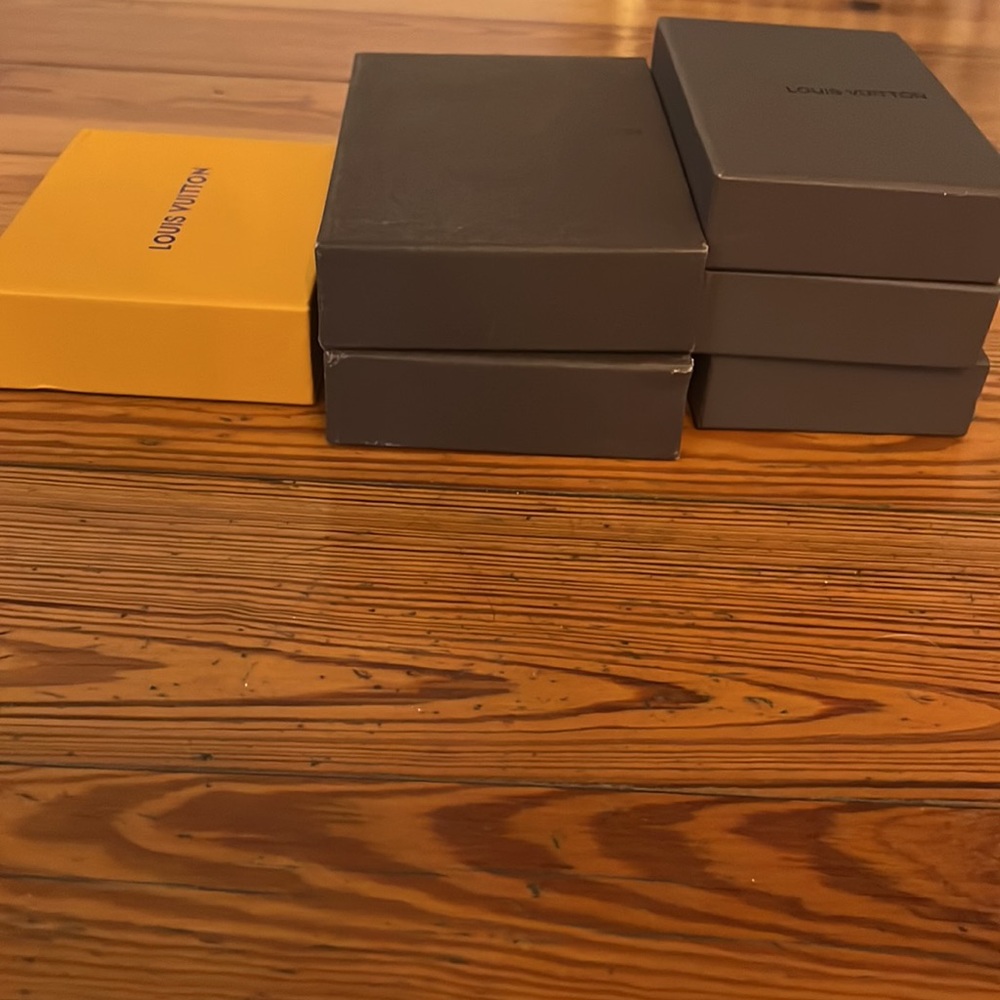 Boxes-LV - Picture 2 of 3